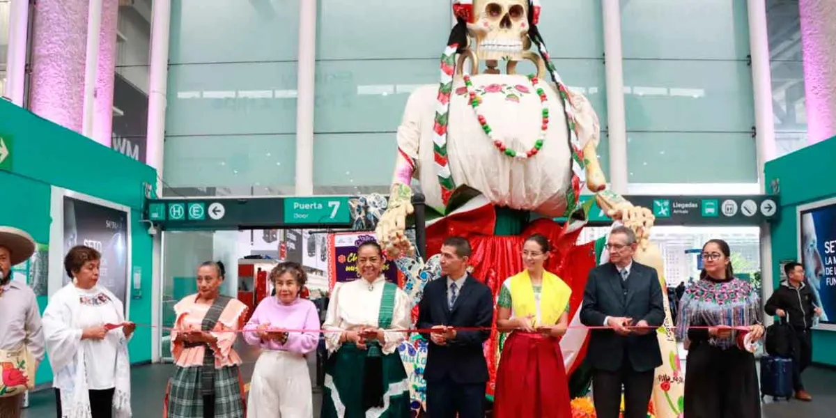 Exposición de catrinas de Atlixco en el Aeropuerto de Puebla 