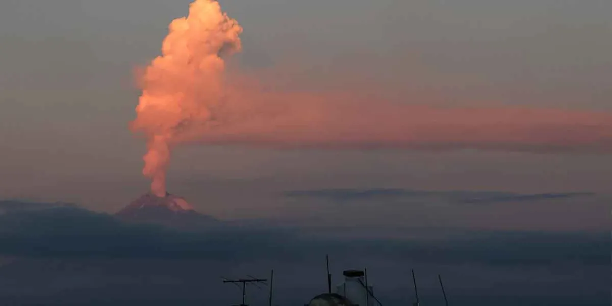 Caída de ceniza en Tochimilco y Atlixco causa alarma entre comunidades cercanas 