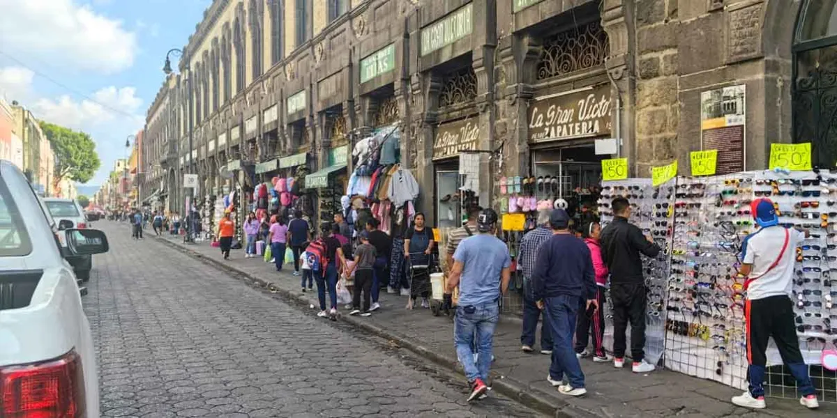 Ayuntamiento de Puebla pide a ambulantes liberar tránsito peatonal