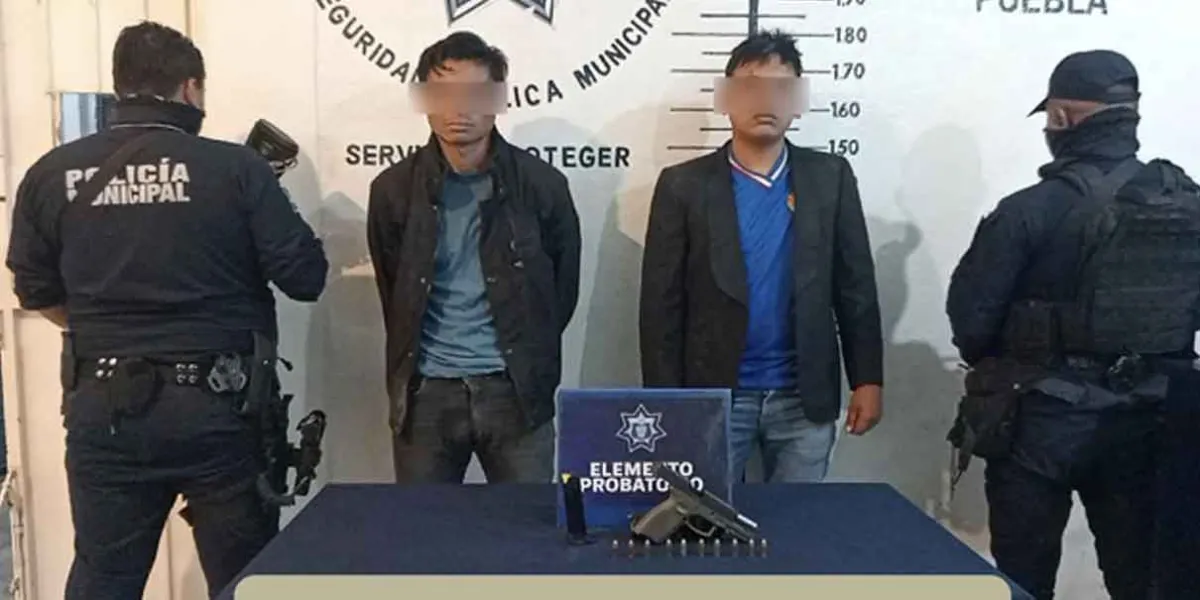 Tras persecución, atrapan a dos ladrones que habían robado un vehículo en Cholula