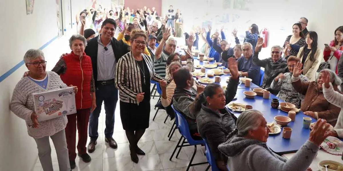 Edil de Cuautlancingo entrega mobiliario y juegos en estancia de adultos mayores