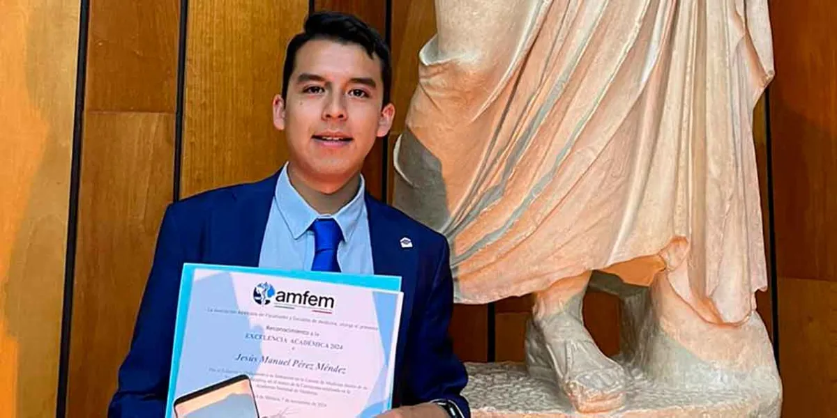 Pasante de Medicina de la BUAP gana premio a la excelencia académica 2024