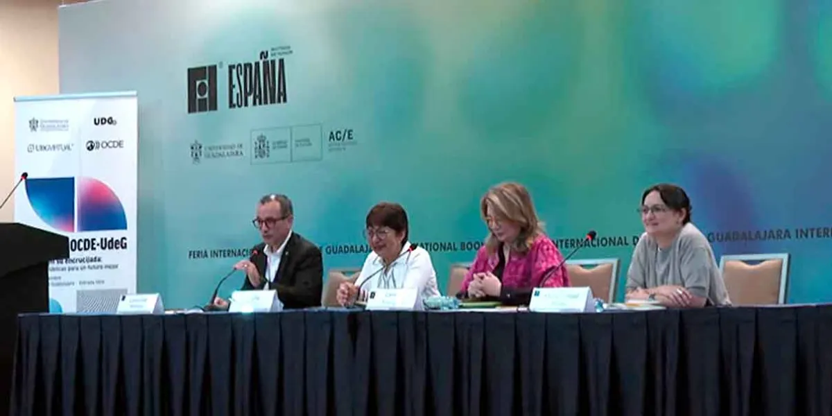 Rectora BUAP presente en el VII Foro OCDE-UdeG en la FIL de Guadalajara