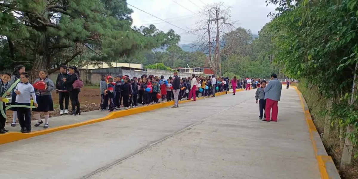 Rogelio López inaugura rehabilitación de calle en Huauchinango