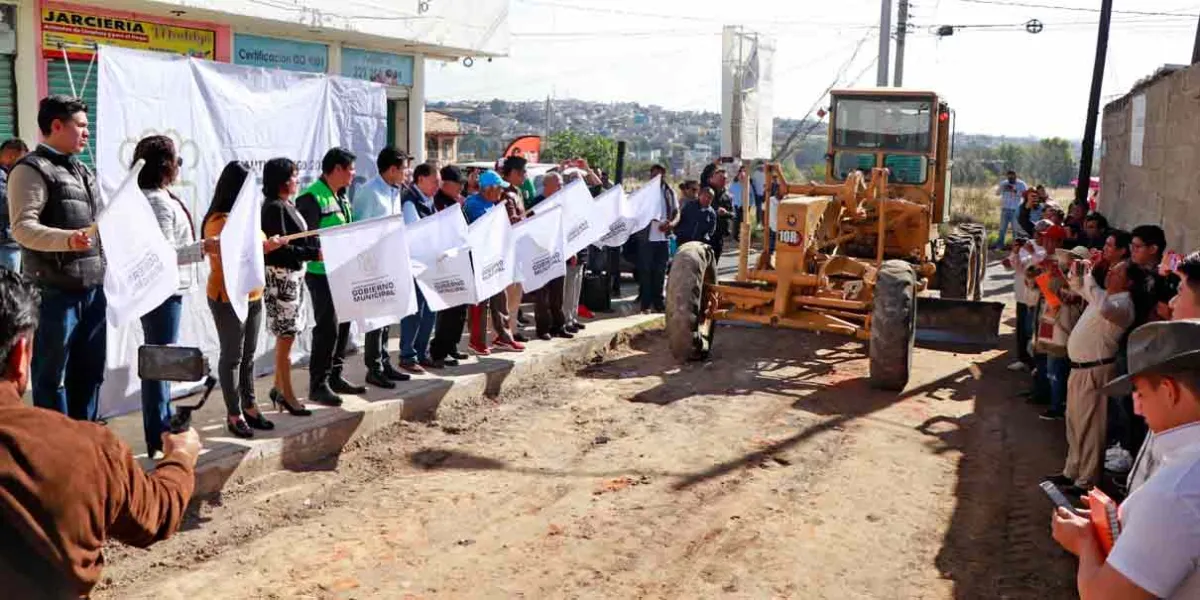 Omar Muñoz arrancó obras de adoquinamiento en Cuautlancingo 