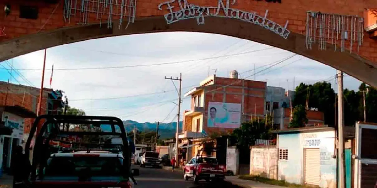 Barbarie en Atzitzihuacan; quemaron vivos a dos presuntos secuestradores, a un tercero lo colgaron 