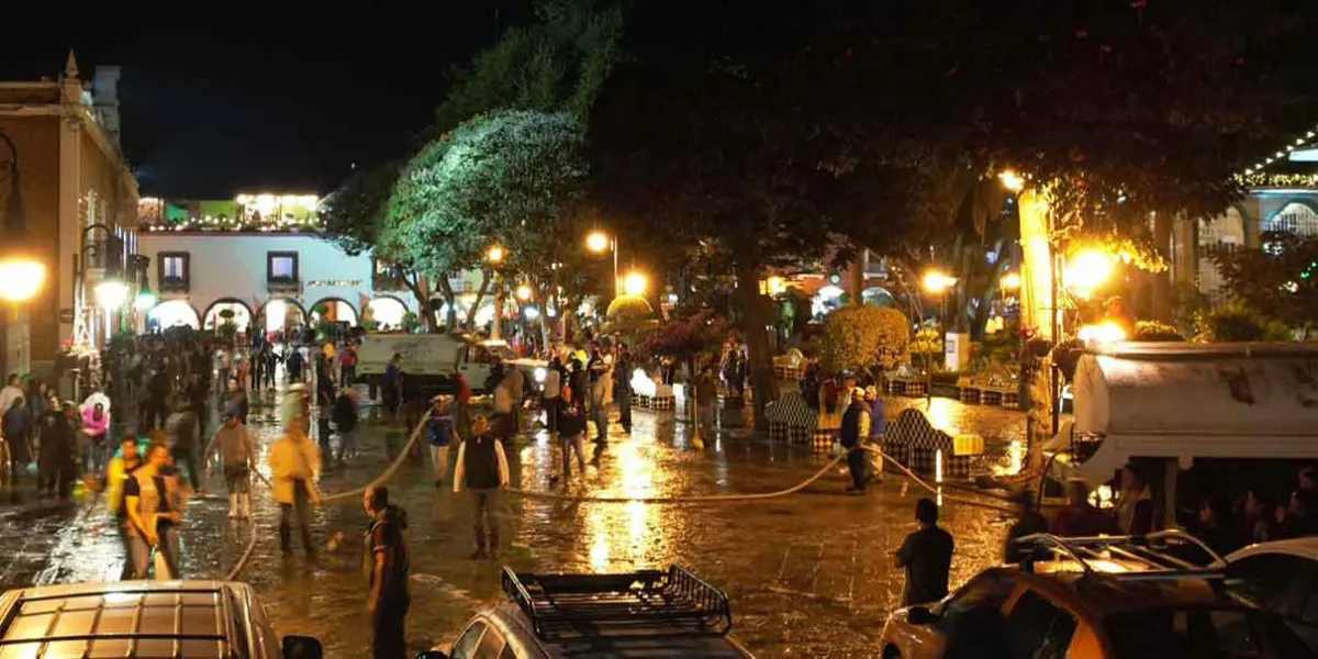 Atlixco limpia su zócalo tras el éxito de la Villa Iluminada