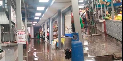 Lluvias en Texmelucan causan encharcamientos y afectan mercado Domingo Arenas 