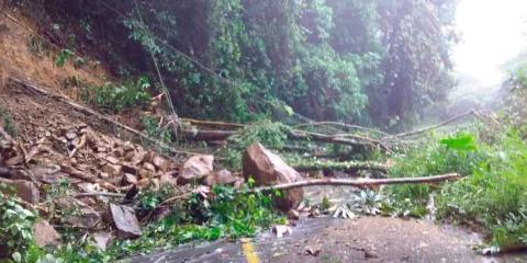 Lluvias intensas provocan deslaves y bloqueos en la Sierra Norte