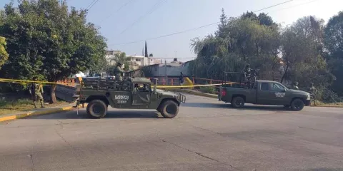 Aparecen dos cadáveres encobijados en calles de Texmelucan
