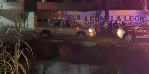 Destrozan cabeza de hombre a balazos en bulevar de Tehuacán