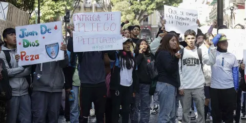 Exigen seguridad y alumbrado en zona de la escuela antorchista Macuil Xóchitl