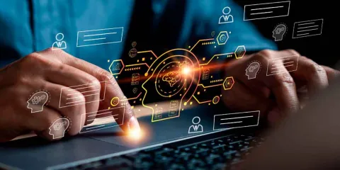 El 48% de las empresas ya utiliza IA generativa, pero enfrenta retos en costos