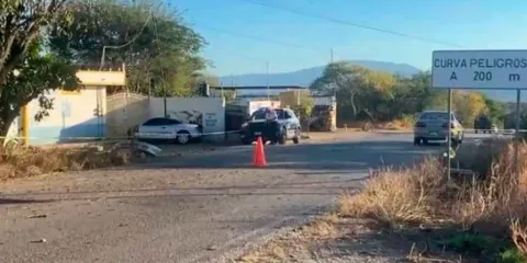 Trágico accidente en Coxcatlán: joven pierde la vida tras impactarse contra un árbol