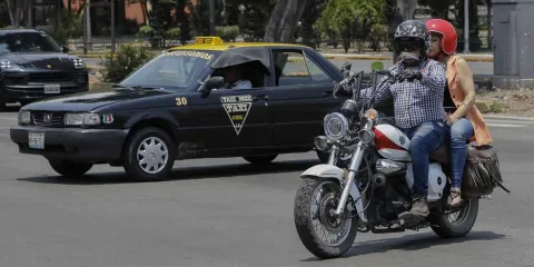 Con estrictas reglas “bajarán” a los delincuentes de las motos en Puebla