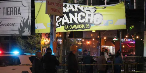 Sicarios matan a un hombre en restaurante de San Francisco Totimehuacán