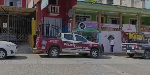 Hallan muerta y apuñalada a mujer en hotel en Xicotepec