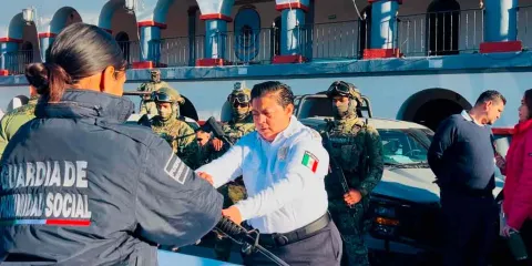 Policías de Izúcar recibieron armamento para enfrentar a delincuencia