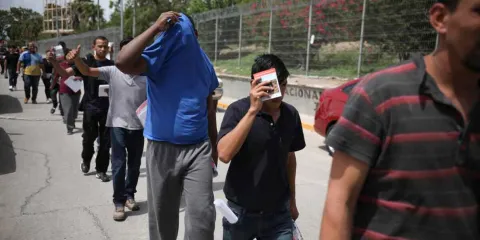 El gobierno estatal pagará un año la renta de vivienda a poblanos deportados 