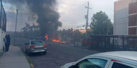 Se incendia predio cercano al Hospital La Margarita; llamas alcanzan cables de CFE