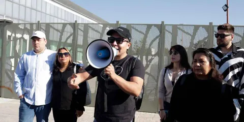 Agilizar proceso legal contra Marilyn Cote, piden víctimas frente a Casa de Justicia