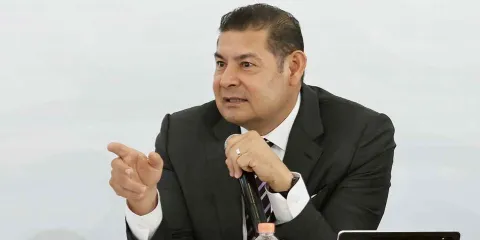 "No nos detenemos": Armenta minimiza críticas de inseguridad y evita hablar de Marín
