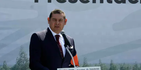Gobernador se compromete a brindar justicia tras asesinato de bebé en Zacatlán