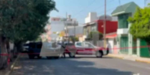 Abogado y asistente rafagueados por sicarios en la capital; uno murió