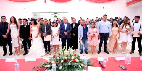 Parejas legalizaron su unión en Huauchinango en el Día del Amor