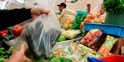 ¡Adiós a las bolsas de plástico! Mercado Domingo Arenas busca reducir su impacto ambiental