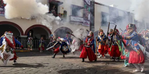 Pura fiesta, el carnaval de Huejotzingo sin Ley Seca