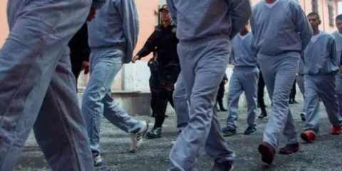 Destituyen a director y reubican a 100 presos en Huejo para acabar con la corrupción