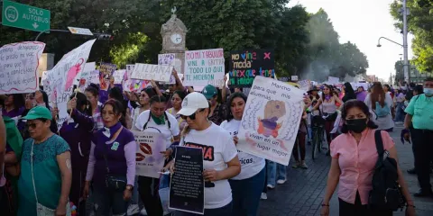 Hagan su marcha, pero respeten los inmuebles, pidió Chedraui a Colectivos