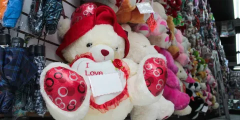 Saldrá más caro celebrar el AMOR este año; el gasto será de casi 3 mil pesos