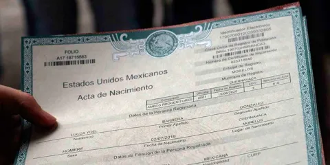 Diputados posponen votación de reforma sobre orden de apellidos