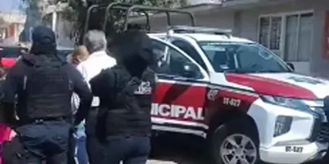 Disputas y altercados en toma de protesta en Santa María Techachalco