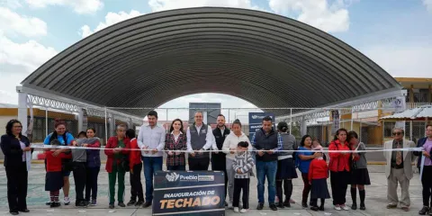 José Chedraui entregó techado escolar en la Primaria Julián Hinojosa 