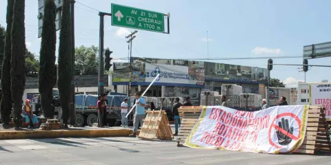 Otra protesta contra los Parquímetros, vecinos cerraron el bulevar Atlixco
