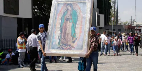 Miles de poblanos peregrinan a la Basílica de Guadalupe; oran por la paz y migrantes
