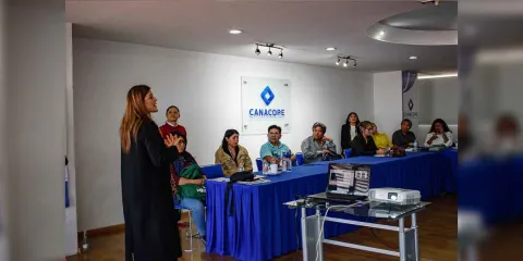 Presenta gobierno de la ciudad servicios empresariales a CANACOPE