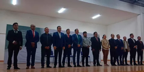 Alcalde de Texmelucan toma protesta a nuevos presidentes auxiliares