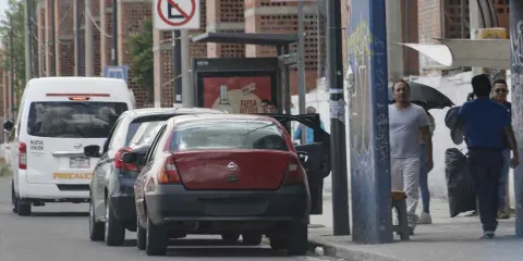 50 unidades más de transporte público en Periférico para sacar a los taxis pirata