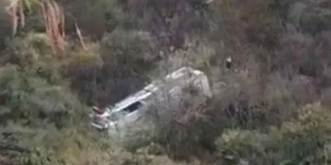 Autobús de transporte de personal se precipita a barranca en Tlaxcala, hay 21 heridos