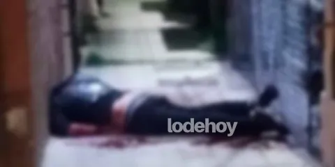 Hallan hombre sin vida en unidad San Juan de Texmelucan; investigan posible caída