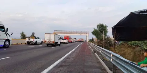 Cierre de autopista México-Puebla por presunto levantón en Tlahuapan; víctima aparece