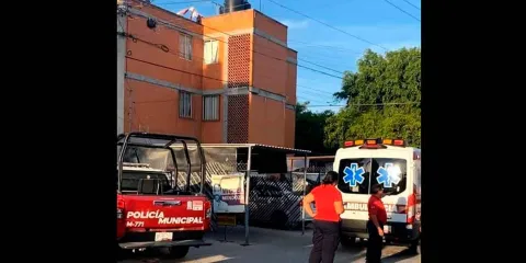 En Tehuacán, arrendador intenta desalojar inquilinos por adeudo y estos lo arrojan del tercer piso