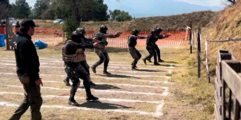 Policía de Chiautzingo se capacita en tiro y autopreservación