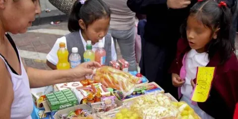 El Congreso poblano exterminará puestos de comida chatarra afuera de escuelas