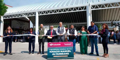 Entrega Pepe Chedraui techado escolar en la Secundaria General No. 13 Ignacio Manuel Altamirano