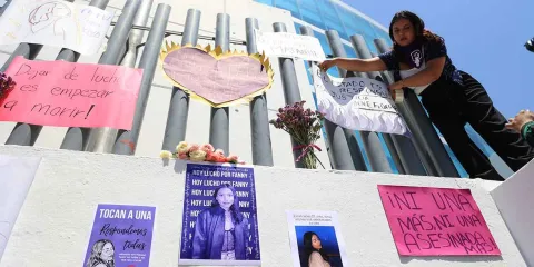 Exigen justicia por Fanny frente a la FGE; acusan FEMINICIO no suicidio